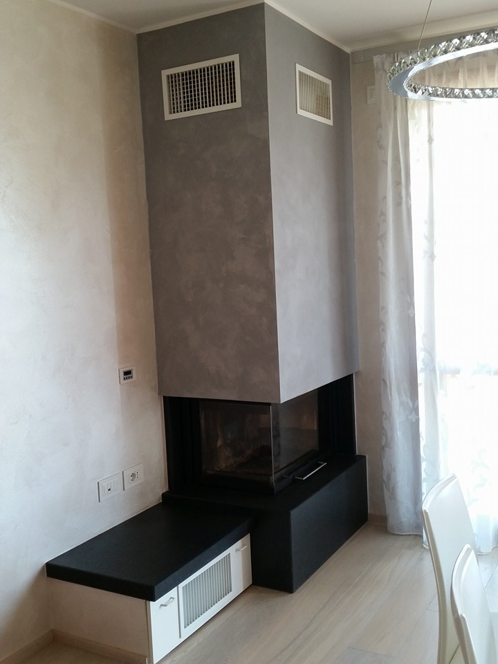 Caminetto ad angolo 800 nordica con rivestimento su misura ... Rivestimenti camini ad angolo